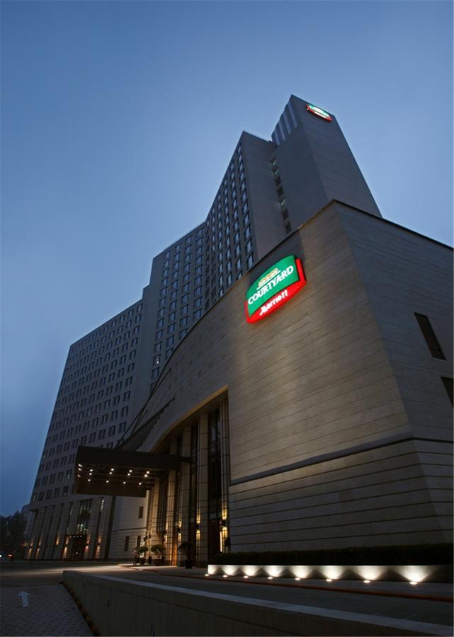 Отель Courtyard By Marriott Beijing Northeast Экстерьер фото